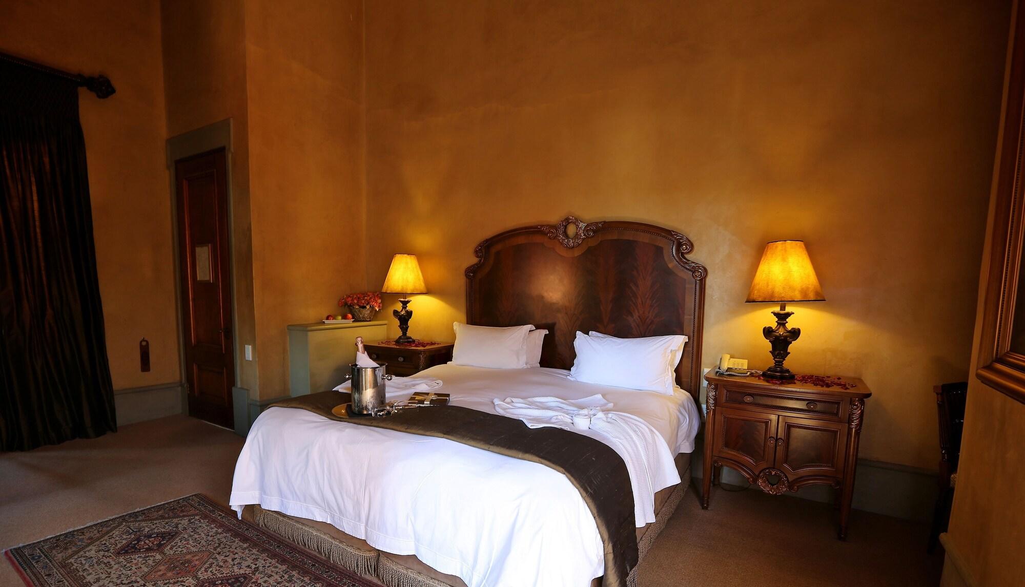 Castello Di Monte Hotel Pretoria Bagian luar foto