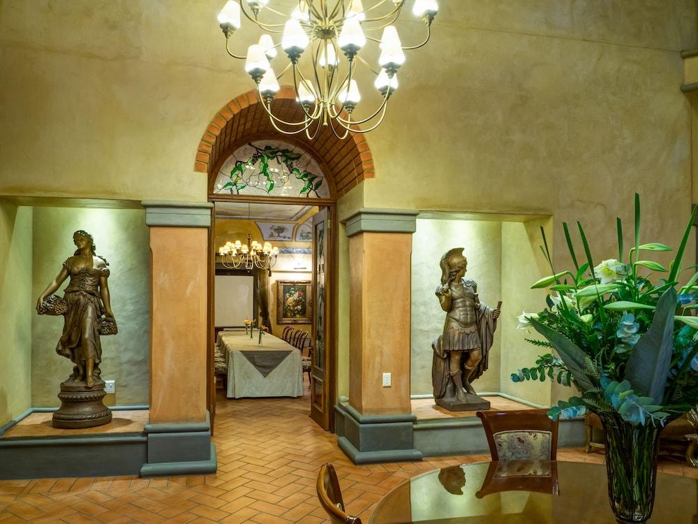 Castello Di Monte Hotel Pretoria Bagian luar foto