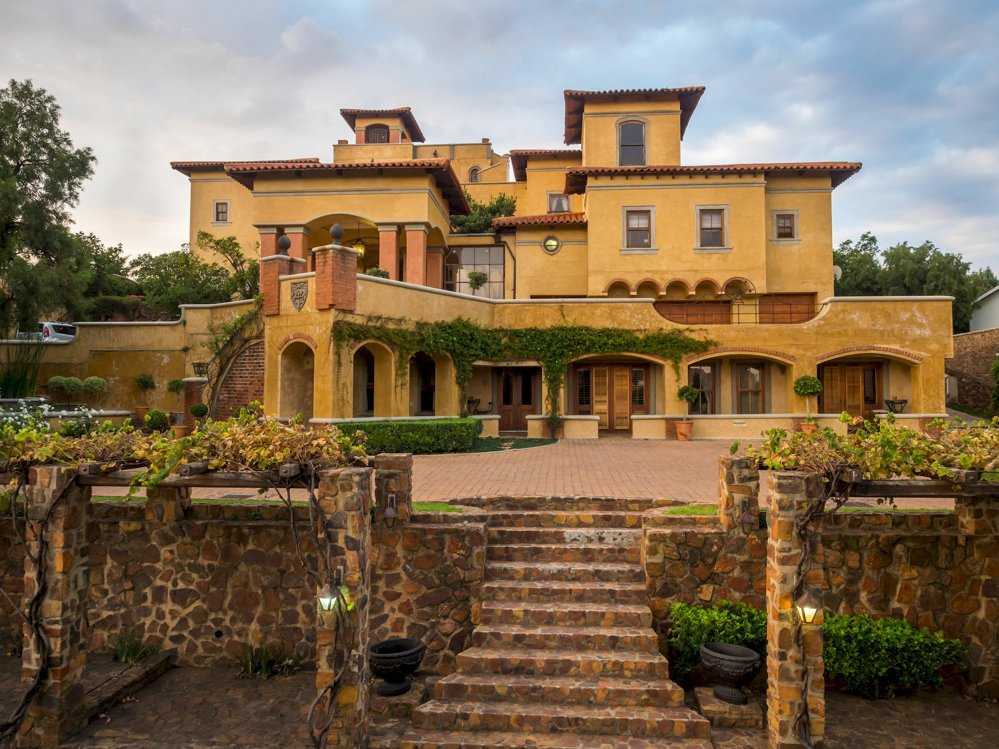 Castello Di Monte Hotel Pretoria Bagian luar foto