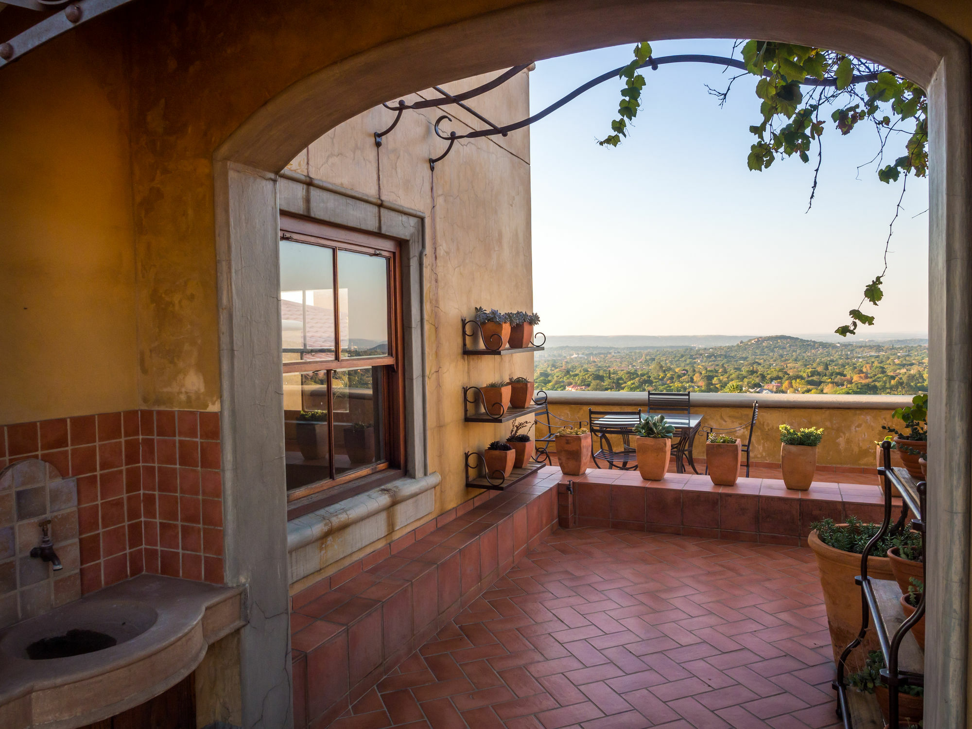 Castello Di Monte Hotel Pretoria Bagian luar foto