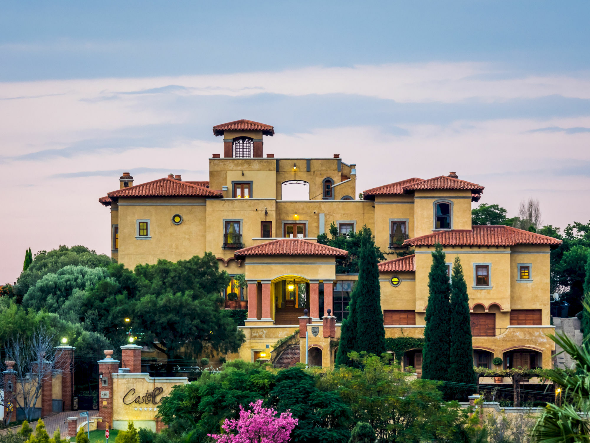 Castello Di Monte Hotel Pretoria Bagian luar foto